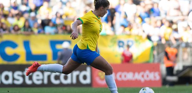 Tamires exalta crescimento do futebol feminino no Brasil e comenta