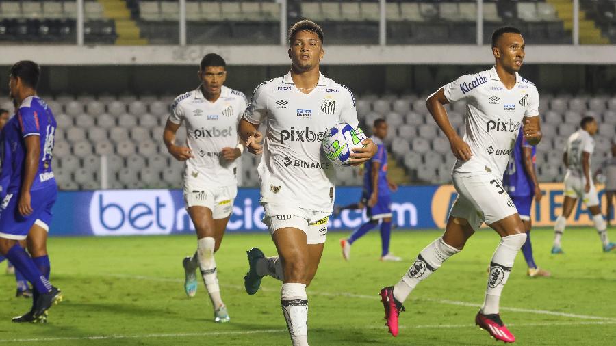 Marcos Leonardo comemora seu gol na partida do Santos contra o Iguatu, pela segunda fase da Copa do Brasil - Fernanda Luz/AGIF