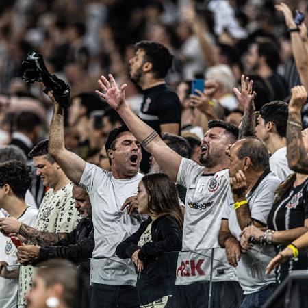 Torcedores do Corinthians durante jogo na Neo Química Arena pelo Brasileirão