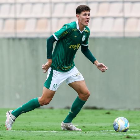 Benedetti, zagueiro do time sub-20, é mais uma joia que será relacionada por Abel Ferreira no Palmeiras