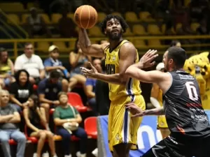 NBB: Mogi vira no último minuto, vence Caxias e põe fim a jejum