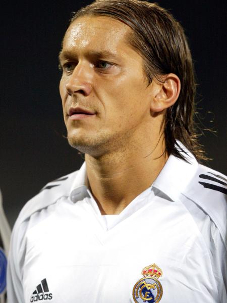 Michel Salgado, ex-lateral do Real Madrid, deseja trabalhar no futebol brasileiro