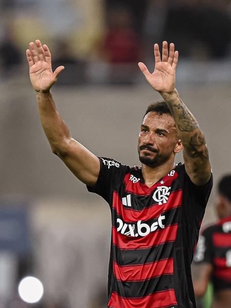 Danilo trabalhou por muito tempo com Tite na seleção brasileira e se mostrou grato ao treinador Danilo trabalhou por muito tempo com Tite na seleção brasileira e se mostrou grato ao treinador
