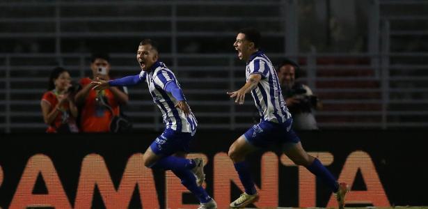 Grêmio sofre revés nos acréscimos para CSA em sequência negativa de Mano