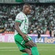 Lateral do Atlético Nacional desmaia em jogo do Campeonato Colombiano