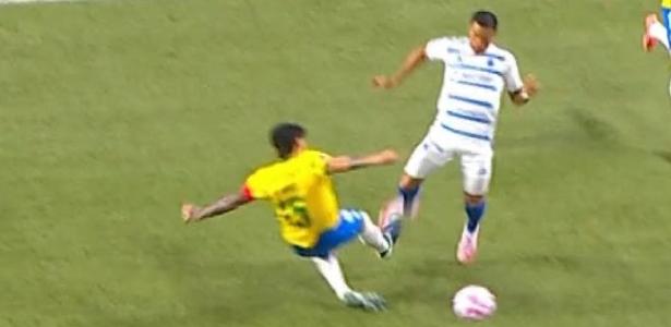 Ex-árbitros confirmam decisão polêmica em lance do jogo entre Palmeiras e Cruzeiro.