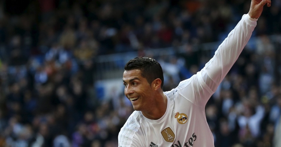 Cristiano Ronaldo comemora o quarto gol do Real Madrid na vitória sobre o Getafe
