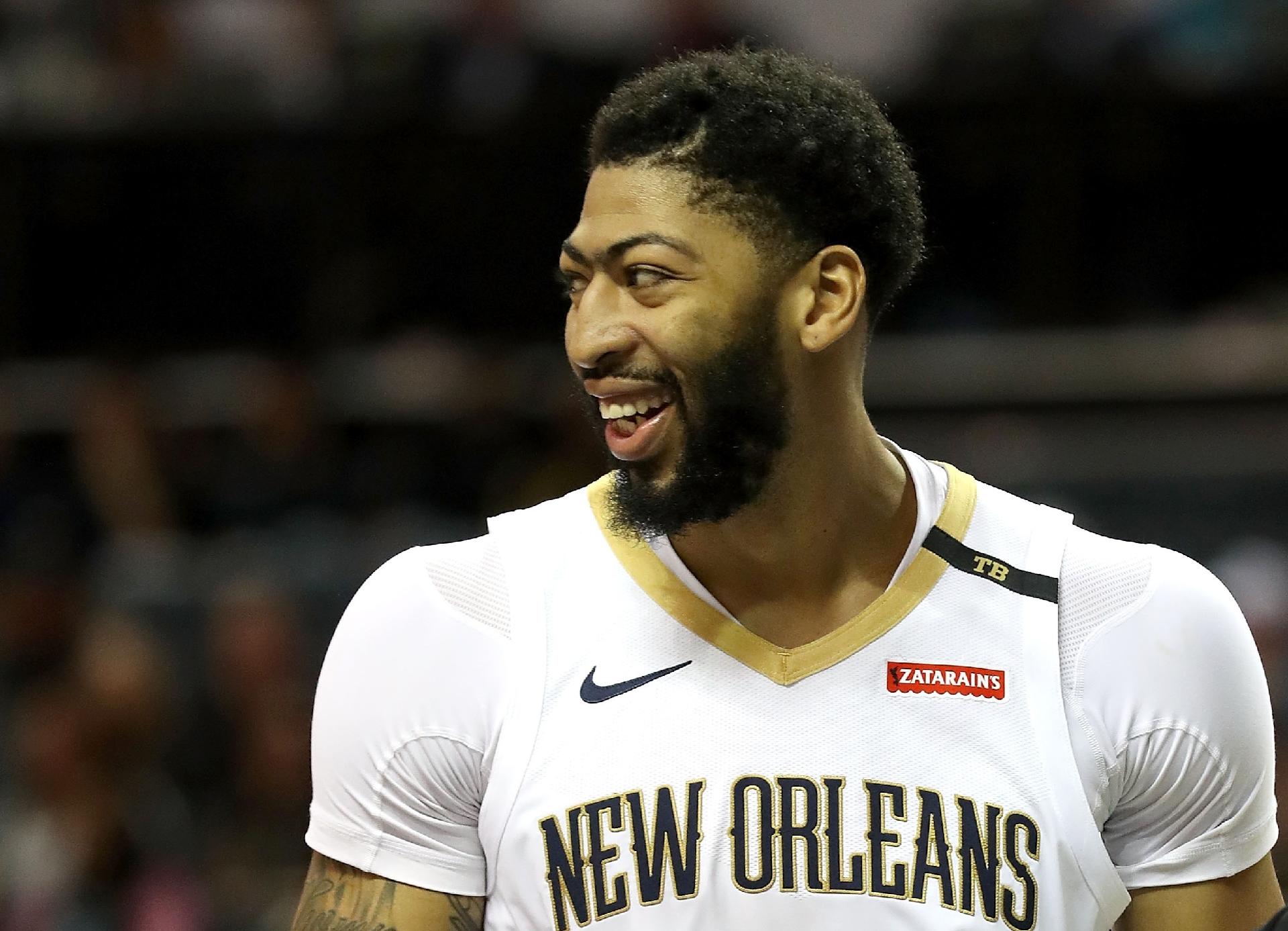 Anthony Davis E Apresentado Oficialmente Pelo Los Angeles Lakers 13 07 2019 Uol Esporte