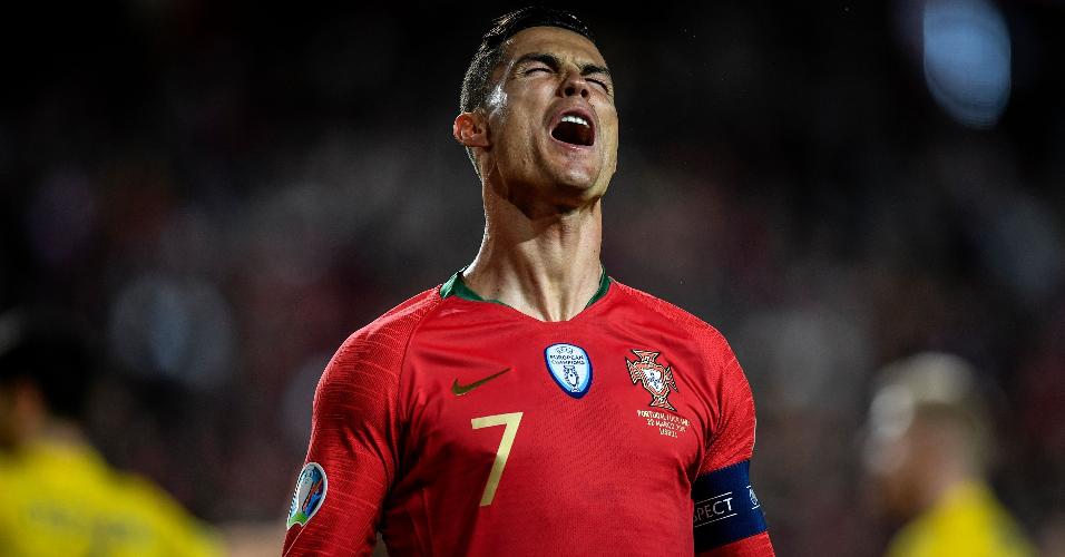 Cristiano Ronaldo lamenta chance perdida durante Portugal x Ucrânia