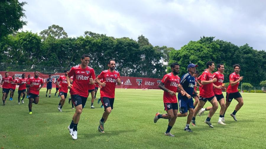 Anderson Martins, Juanfran, Daniel Alves, Hernanes, Pablo e Alexandre Pato na volta do São Paulo aos treinos  - saopaulofc.net