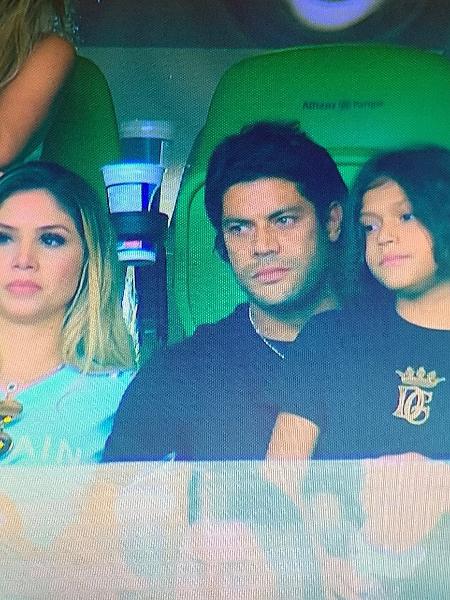 Hulk levou os filhos e a namorada, Camila, para o jogo entre Palmeiras e Mirassol - Reprodução