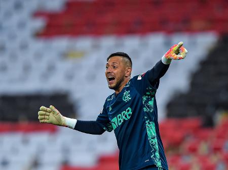 Melhor goleiro do Brasil #Flamengo #crf #fladeco #diegoalves