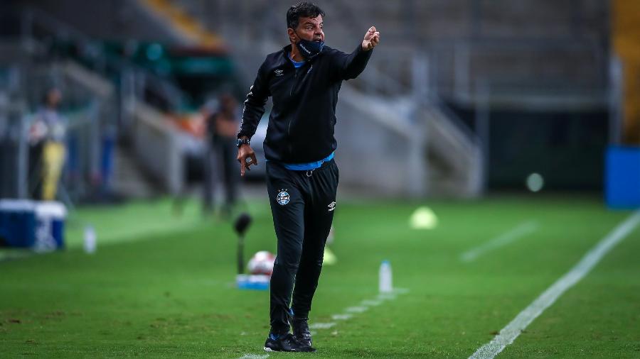 Alexandre Mendes, auxiliar técnico de Renato Gaúcho, comandou o time do Grêmio - Lucas Uebel/Grêmio