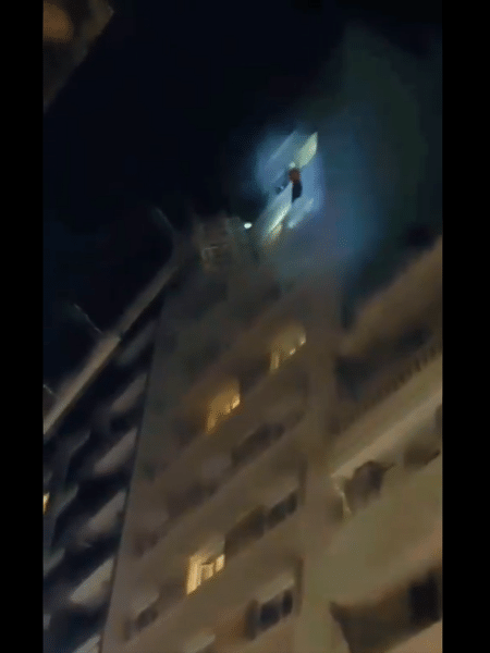 Jogador do Rentistas é resgatado por bombeiros após incêndio no hotel - Reprodução/Twitter