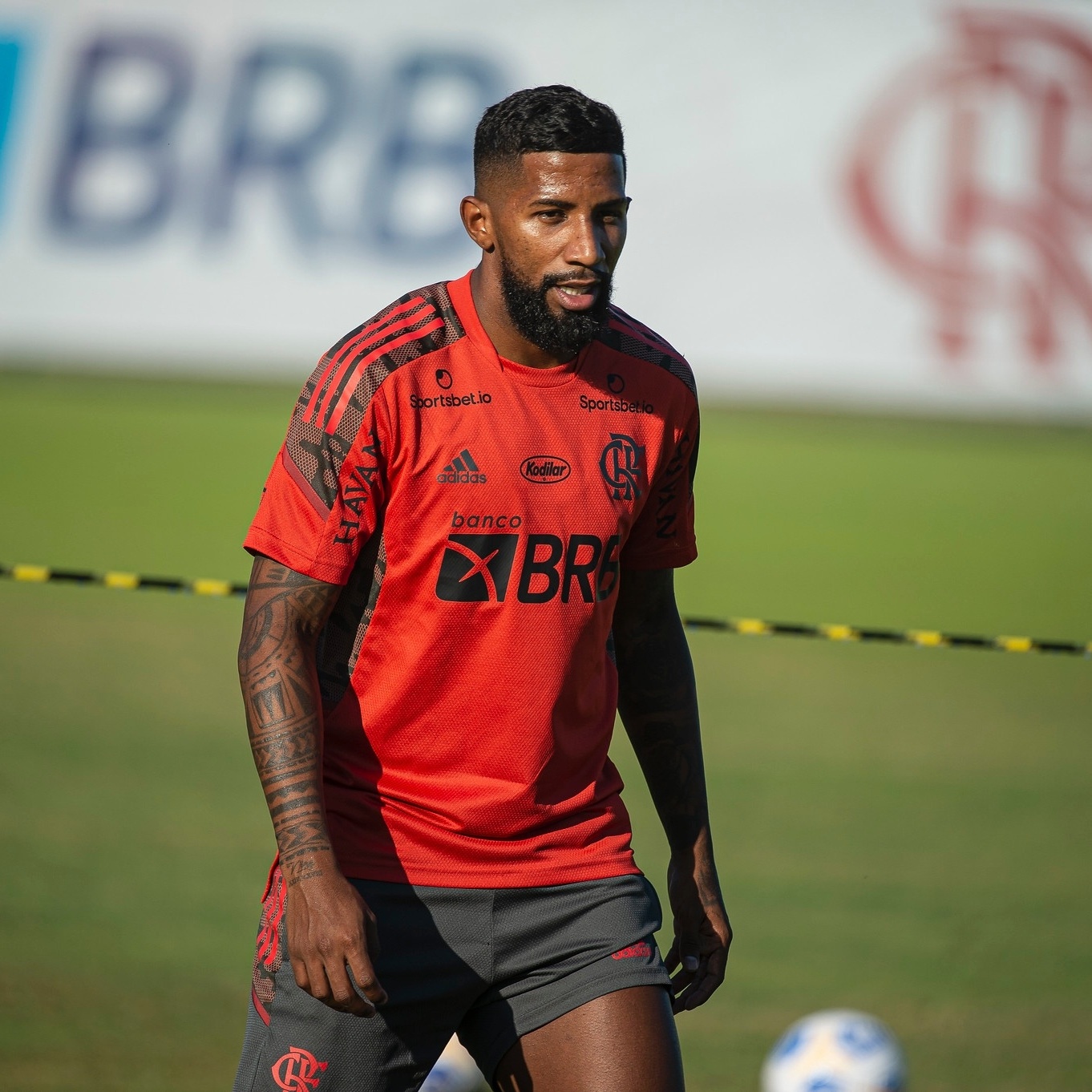 Rodinei se reapresenta ao Flamengo após empréstimo ao Internacional -  02/06/2021 - UOL Esporte