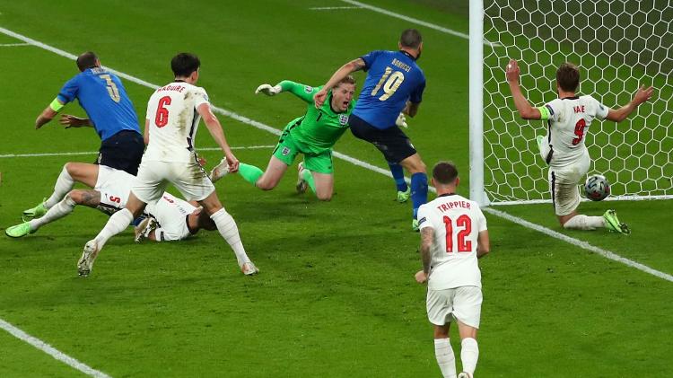 Bonucci empurrou a bola para dentro do gol de Pickford após bate-rebate na área - Marc Atkins/Getty Images - Marc Atkins/Getty Images