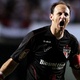 Ceni lembra troca de provocações na final da Libertadores 2005: 'Nem de pênalti faz'