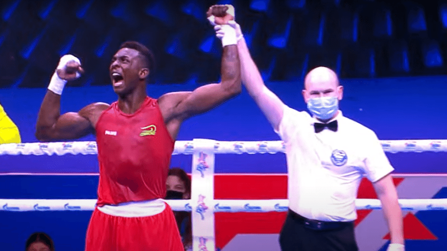 Keno Marley comemora vitória na estreia no Mundial de boxe; brasileiro avançou às oitavas de final - Reprodução/Aiba