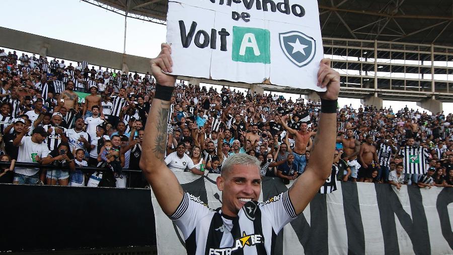 Rafael Navarro comemora volta do Botafogo à elite do futebol brasileiro - Vitor Silva/BFR