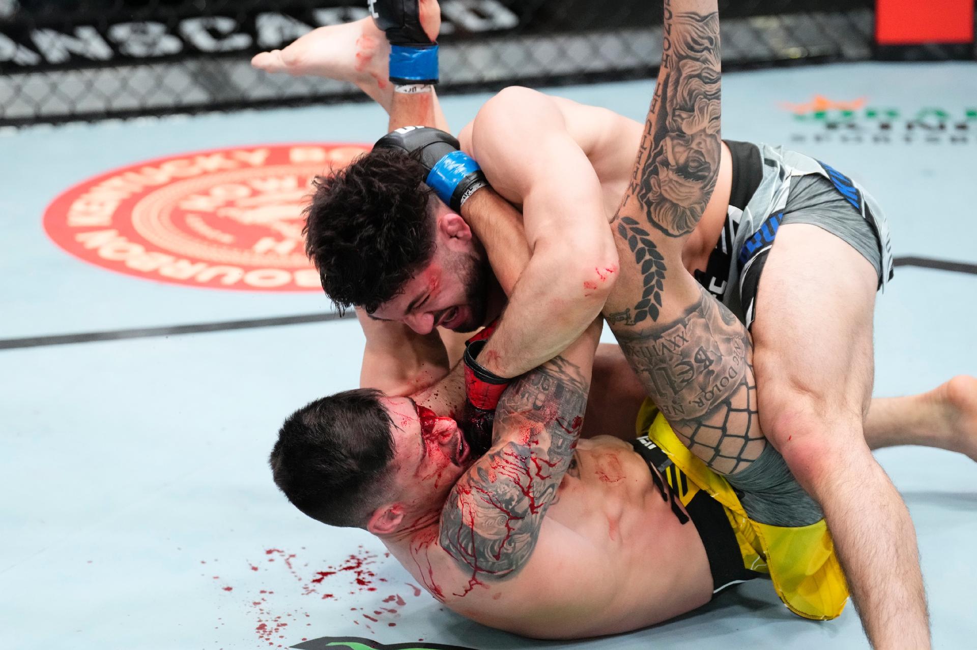 Joel Álvarez foi nocauteado por Arman Tsarukyan, ontem no UFC Vegas 49 - Chris Unger/Zuffa LLC