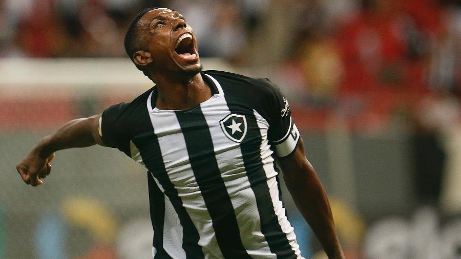 Kanu, zagueiro do Botafogo, celebra gol marcado contra o Ceilândia, pela Copa do Brasil - Vitor Silva / Botafogo