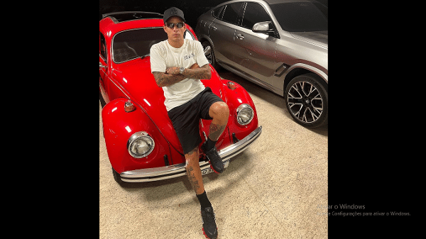 Guilherme Arana mostra seu 'fuscaranha', carro estilizado inspirado no Homem-Aranha