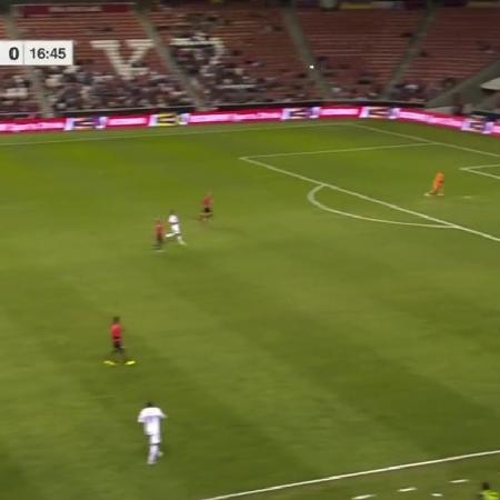 Aaron Herrera acertou chute de antes do meio-campo em amistoso do Real Salt Lake contra o Atlas, nos EUA - Reprodução/Twitter/MLS