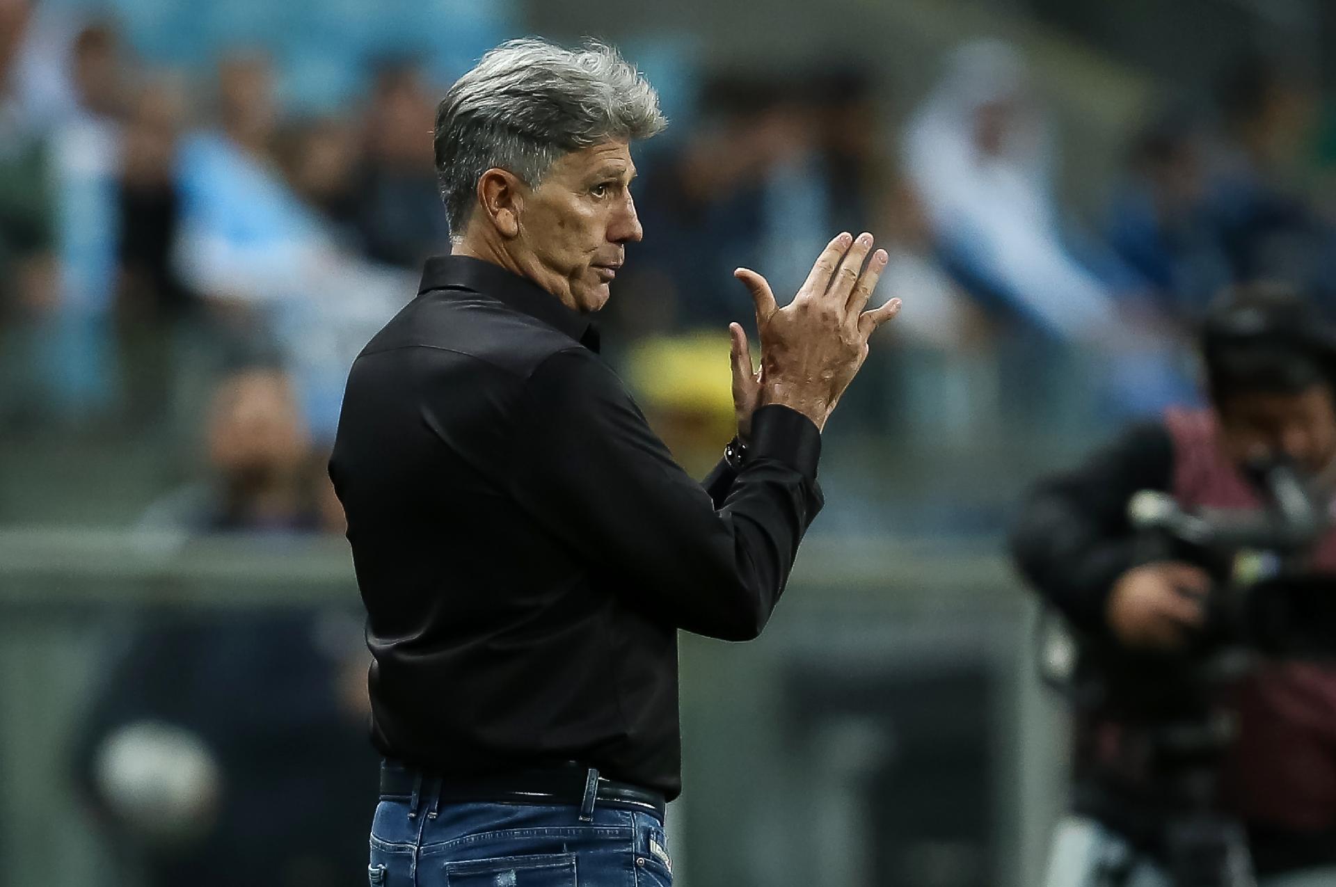 Grêmio liga alerta para medalhão do elenco e pode investir em nova contratação