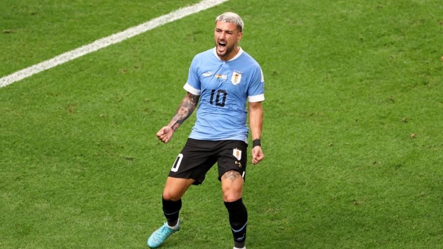 Giorgian de Arrascaeta celebra após marcara o primeiro gol do Uruguai nesta Copa do Mundo - Ryan Pierse/Getty Images