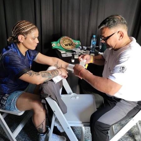 A lutadora Sabrina Perez e seu marido e treinador, Diego Arrua