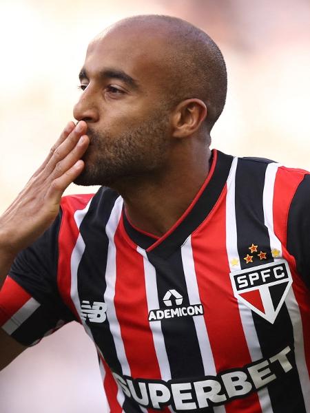 Lucas comemora gol do São Paulo sobre o Corinthians em duelo do Campeonato Brasileiro