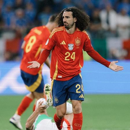 Cucurella durante o duelo entre Espanha e Itália na Eurocopa