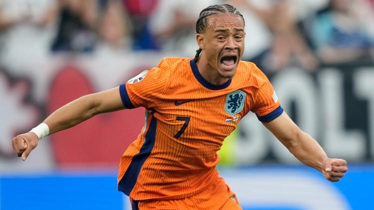 Xavi Simons comemora gol marcado pela Holanda contra a Inglaterra, na Eurocopa