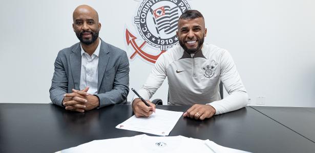 ANUNCIADO! Corinthians oficializa contratação de Alex Santana como novo reforço da equipe