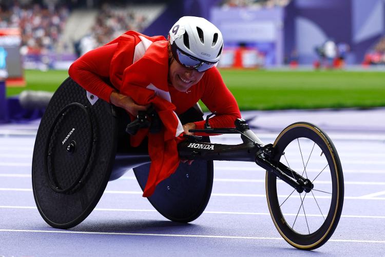 Catherine Debrunner, da Suiça, foi ouro nos 5000m - T54  nas Paralimpíadas de Paris