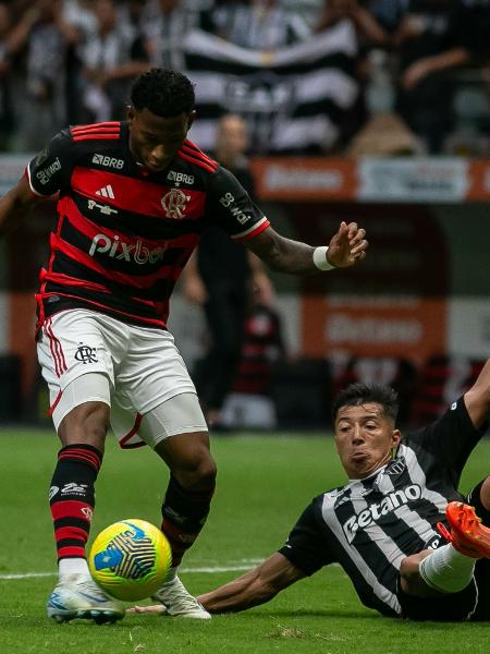 Plata finaliza para marcar durante Atlético-MG x Flamengo pela final da Copa do Brasil