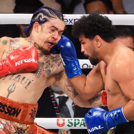 Brasileiro não conseguiu se impor diante de Neeraj Goyat em luta do evento Tyson x Paul