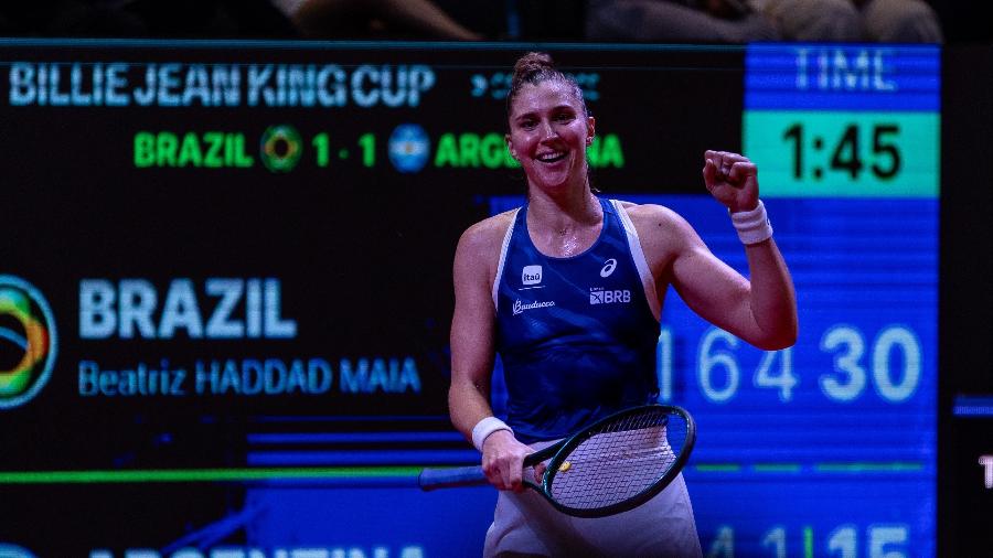 Beatriz Haddad Maia no confronto contra a Argentina pela Billie Jean King Cup de 2004, em São Paulo