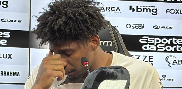 Hugo Souza emociona e declara amor ao Corinthians: 