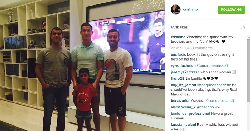 Mas ele pode ostentar em casa também com uma 'pequena' televisão para ver os companheiros em ação - Reprodução/Instagram