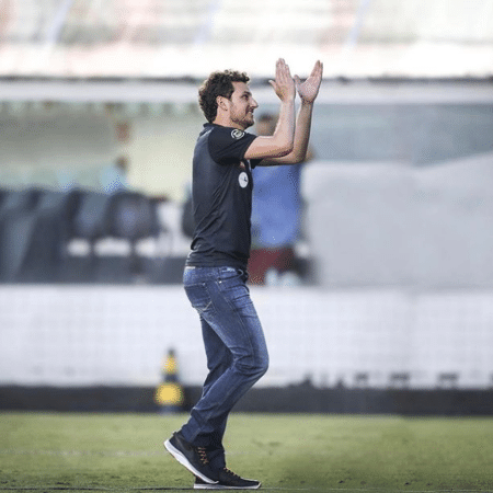 Como treinador, Elano acumula passagens por Santos (foto), Inter de Limeira e Figueirense - Reprodução/Instagram