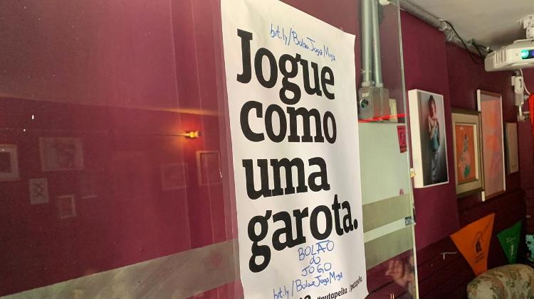Cartaz da Puta Peita, marca de peças de roupa e decoração com slogans de empoderamento feminino - Iwi Onodera/UOL - Iwi Onodera/UOL
