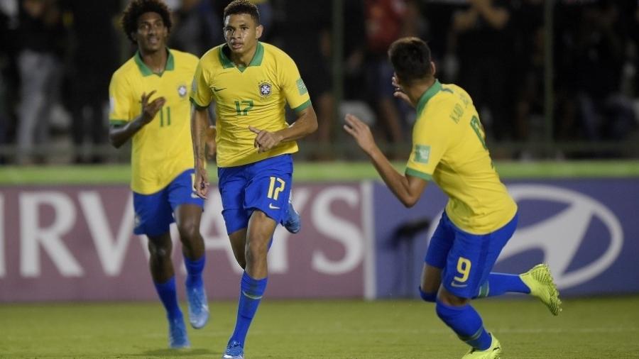 Diego Rosa comemora após marcar pela seleção brasileira no Mundial sub-17 - Alexandre Loureiro/CBF