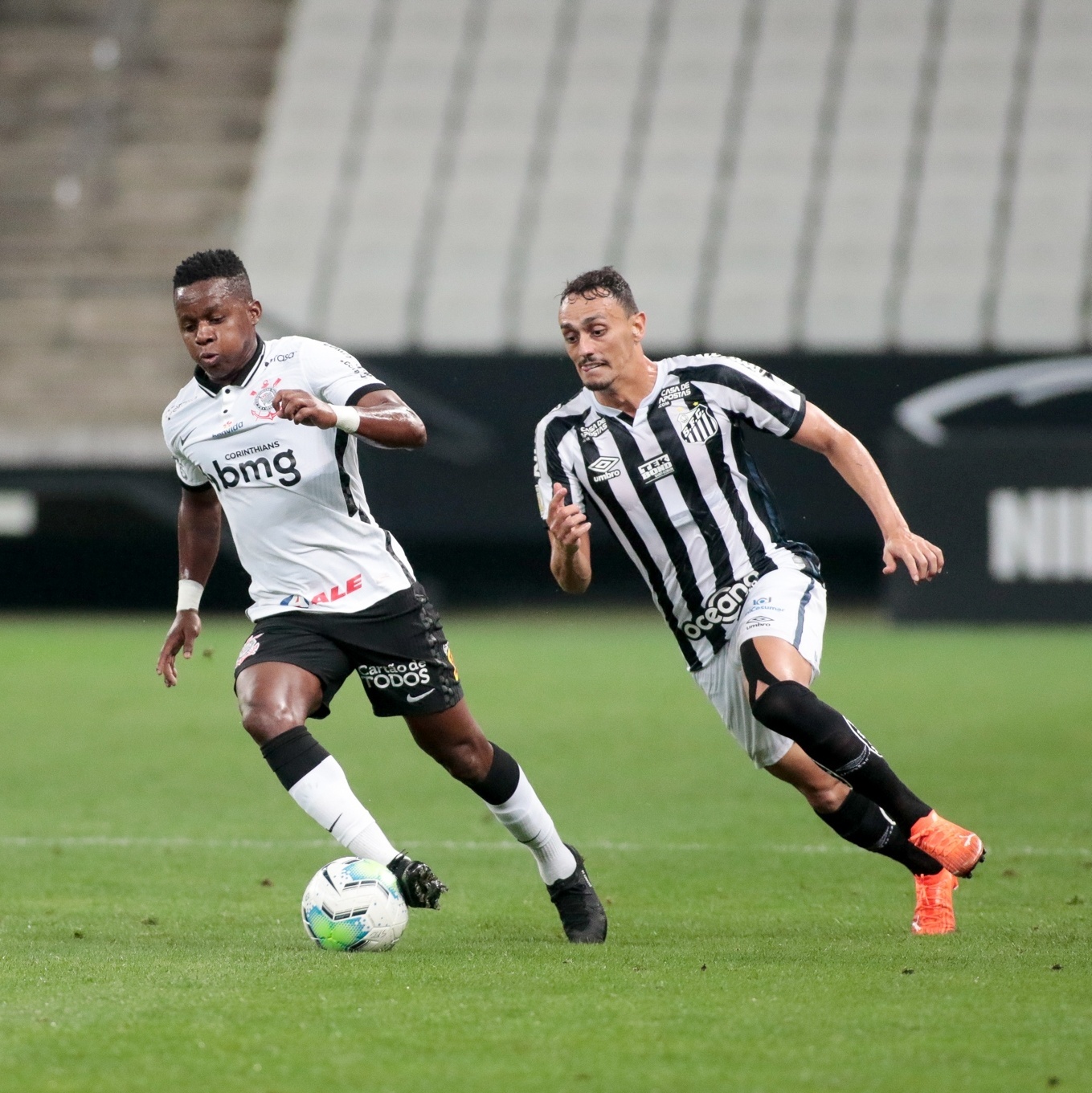 Corinthians leva empate do Santos no fim em Itaquera