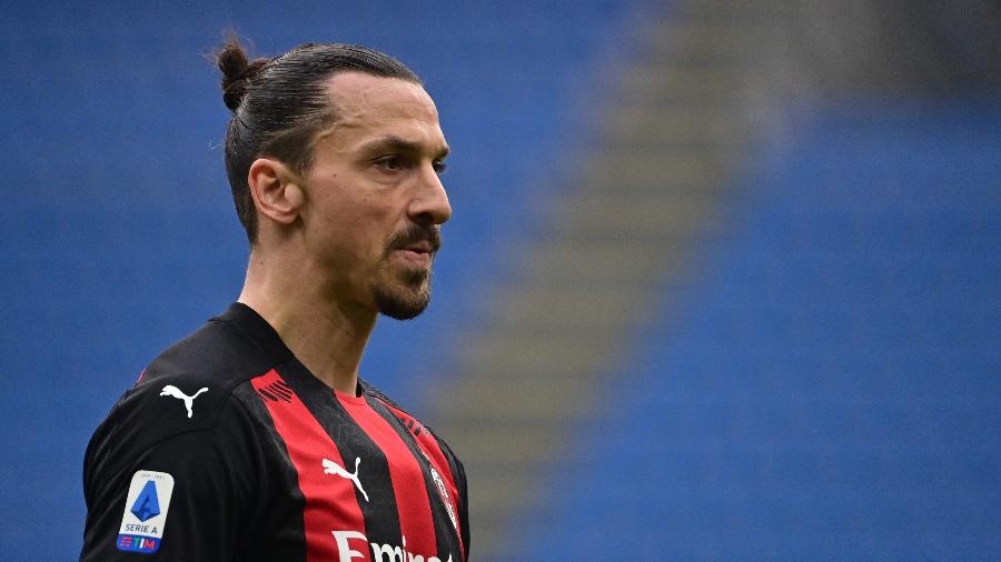 Zlatan Ibrahimovic, atacante do Milan, falou que é mais indomável que um leão - MIGUEL MEDINA / AFP