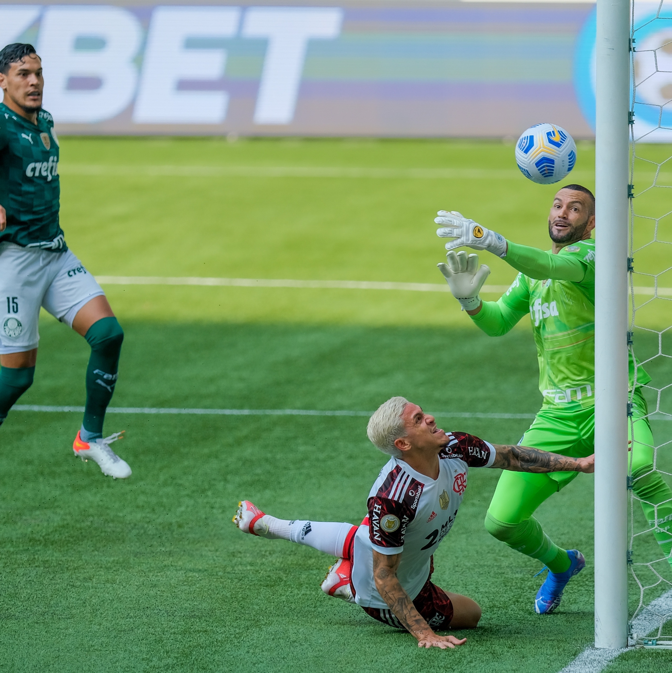 Veja se Pedro pode jogar por outro time no Brasileirão - Lance!