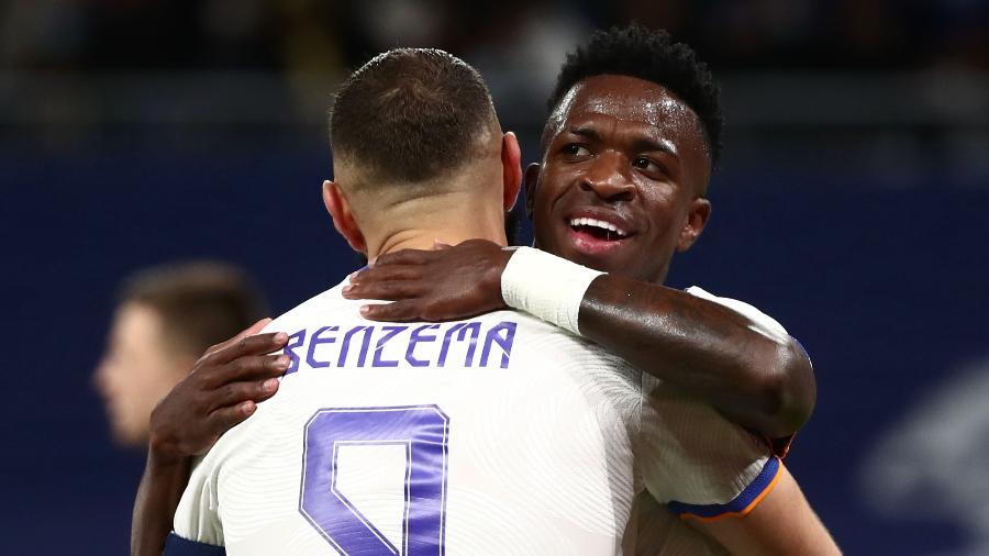 Vinícius Júnior e Benzema comemoram gol do Real Madrid na Liga dos Campeões - REUTERS