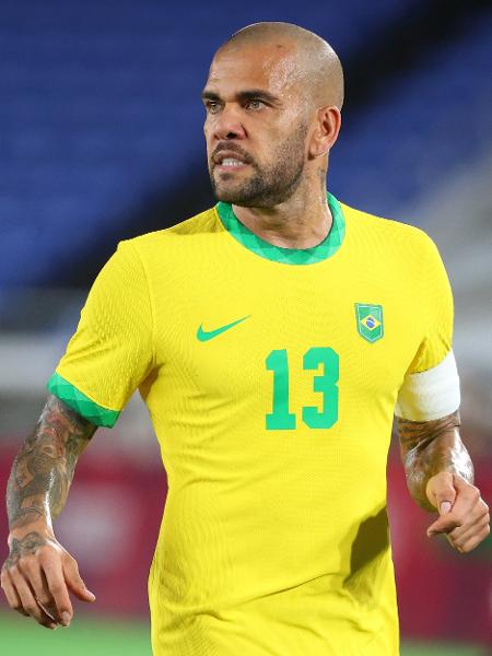 Daniel Alves em ação pela seleção brasileira durante as Olimpíadas de Tóquio -  Abbie Parr/Getty Images