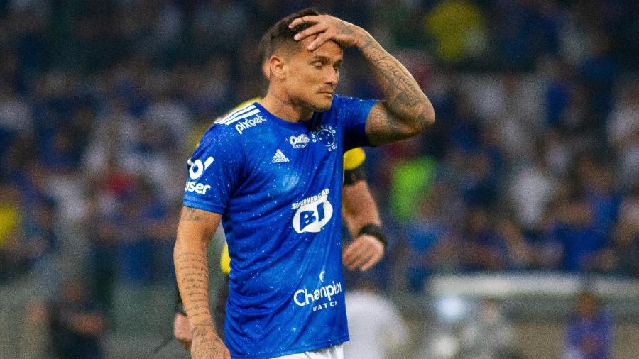 Edu, do Cruzeiro, disse que foi mau tratado após confusão em Londrina - Fernando Moreno/AGIF