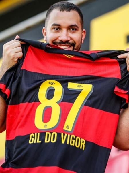 Gil do Vigor com camisa do Sport  - Rafael Bandeira/ Sport Club do Recife